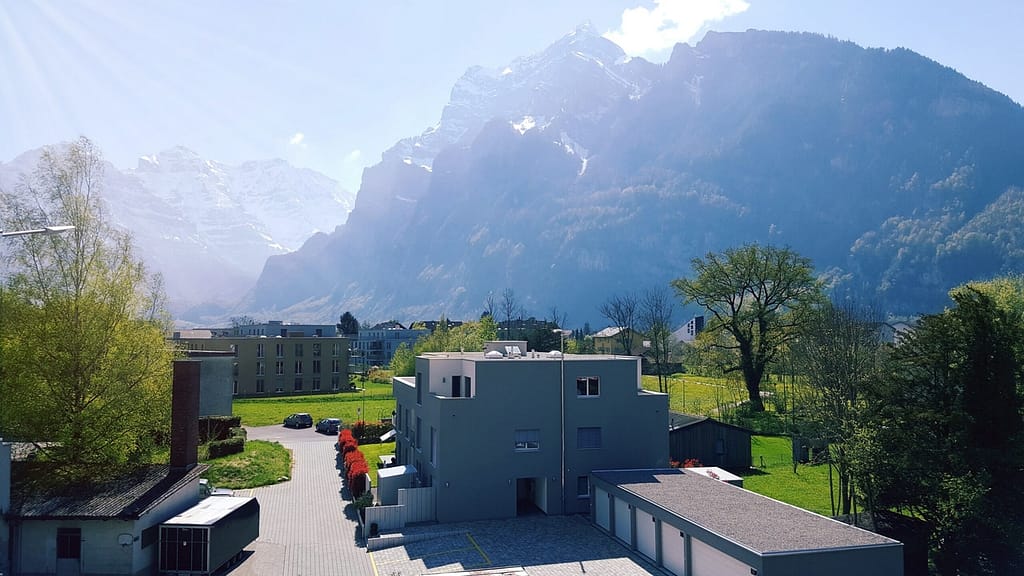 1_MFH Sonnenzentrum 1_Aussenbild-min